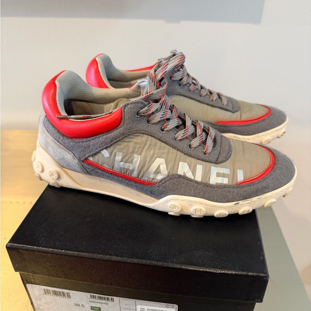 Authentic CHANEL Gray & red Women Low-Top Sneakers with Interlocking CC - Picture 3 of 8